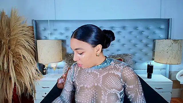 EileenBenzon online show from February 24, 2025, 2:48 pm