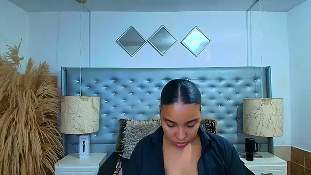 EileenBenzon online show from November 18, 2025, 2:54 pm