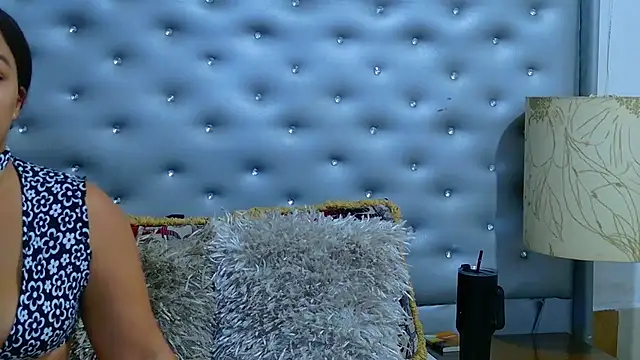 EileenBenzon online show from August 3, 2026, 2:33 pm