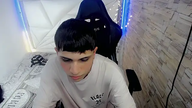 Snapshot of Brayan_lopezz chatting on December 4, 2024, 5:55 pm Brayan lopezz online show from December 4, 2024, 5:55 pm