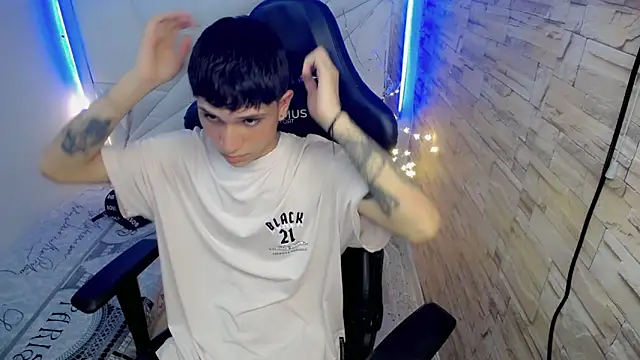 Snapshot of Brayan_lopezz chatting on December 5, 2024, 5:50 pm Brayan lopezz online show from December 5, 2024, 5:50 pm