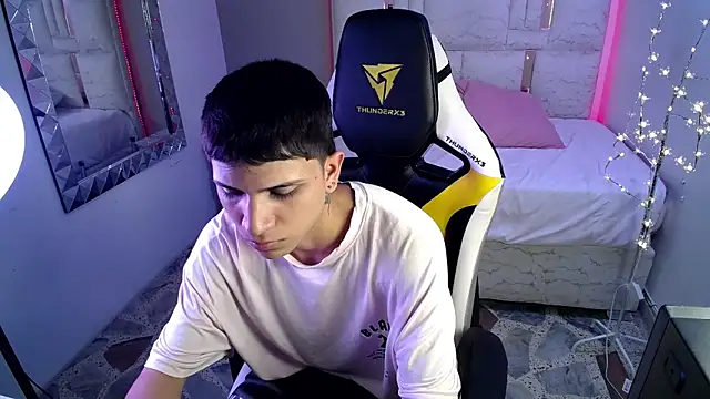 Snapshot of Brayan_lopezz chatting on January 7, 2025, 4:27 pm Brayan lopezz online show from January 7, 2025, 4:27 pm