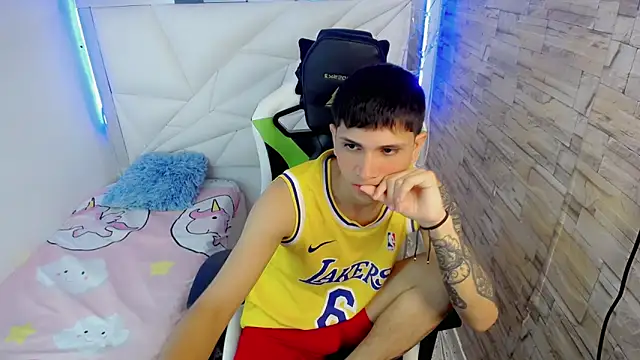 Snapshot of Brayan_lopezz chatting on January 18, 2025, 4:10 pm Brayan lopezz online show from January 18, 2025, 4:10 pm