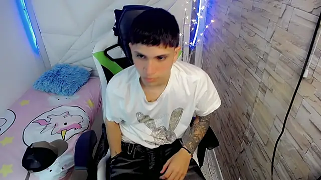 Snapshot of Brayan_lopezz chatting on January 21, 2025, 12:29 pm Brayan lopezz online show from January 21, 2025, 12:29 pm