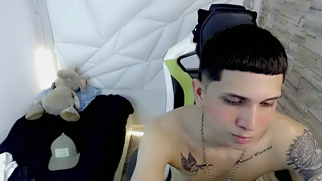 Snapshot of Brayan_lopezz chatting on February 3, 2025, 3:59 pm Brayan lopezz online show from February 3, 2025, 3:59 pm