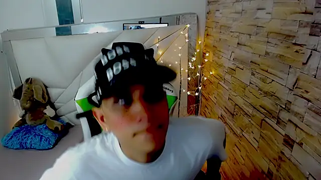 Snapshot of Brayan_lopezz chatting on March 17, 2025, 12:46 pm Brayan lopezz online show from March 17, 2025, 12:46 pm