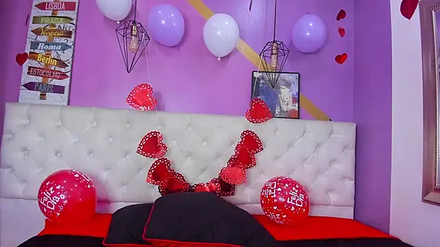 Snapshot of Candypoppy77 chatting on February 25, 2025, 11:33 pm Candypoppy77 online show from February 25, 2025, 11:33 pm