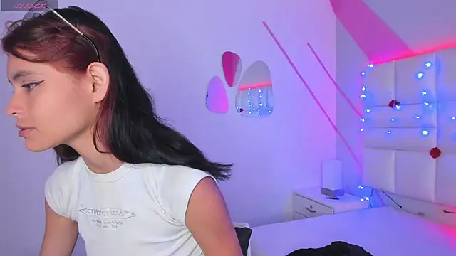 Snapshot of Salome_rouse1 chatting on January 5, 2025, 2:08 pm Salome rouse1 online show from January 5, 2025, 2:08 pm