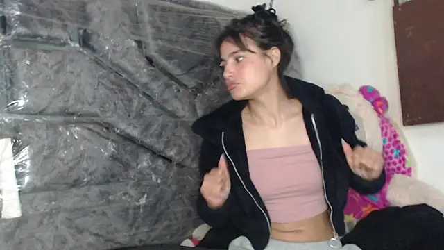 skinny sweet2411 online show from November 17, 2025, 10:48 pm