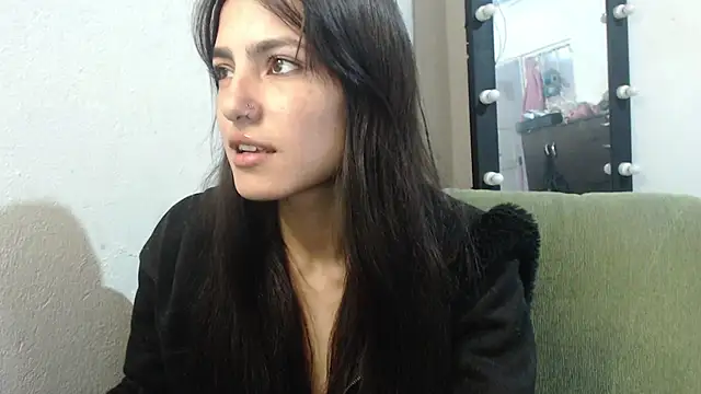 skinny sweet2411 online show from May 25, 2026, 5:52 pm