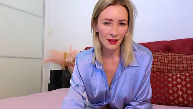  Maddalena  online show from January 6, 2025, 8:39 pm