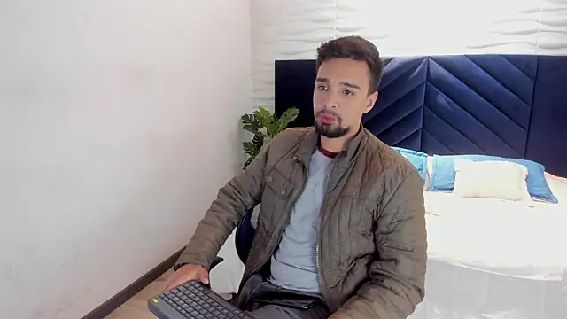 Edward max online show from February 14, 2025, 3:43 am