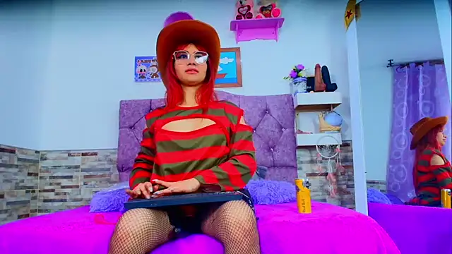 Snapshot of Melannytaylor chatting on October 9, 2025, 9:24 pm Melannytaylor online show from October 9, 2025, 9:24 pm