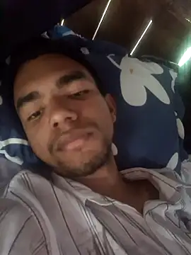 Snapshot of Reynold2608 chatting on December 2, 2025, 7:53 pm Reynold2608 online show from December 2, 2025, 7:53 pm