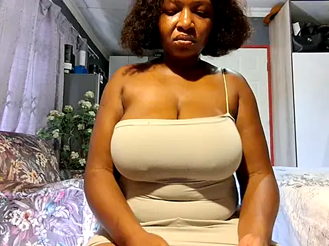 EbonyRose9 online show from April 12, 2026, 7:35 am