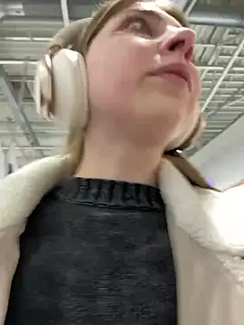 Snapshot of Sunny___Bunny chatting on January 15, 2025, 3:07 pm Sunny Bunny online show from January 15, 2025, 3:07 pm