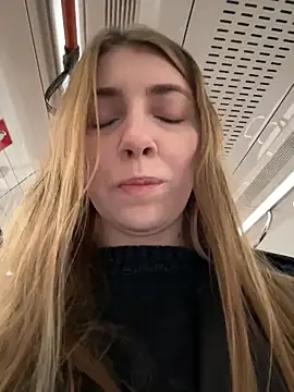 Sunny   Bunny online show from December 4, 2025, 9:51 am