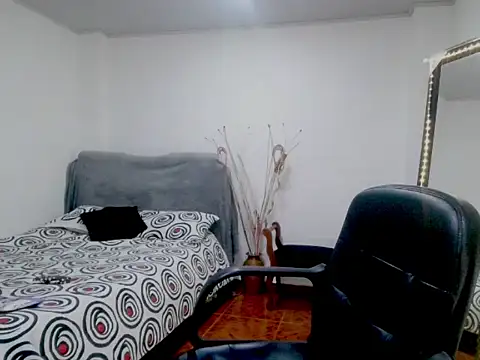 Hanna-33 online show from September 14, 2025, 6:40 pm