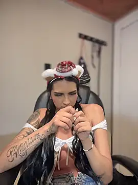 Hilary pinkk online show from December 23, 2025, 2:53 am