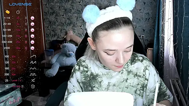 Your small bunny online show from December 8, 2024, 6:11 am