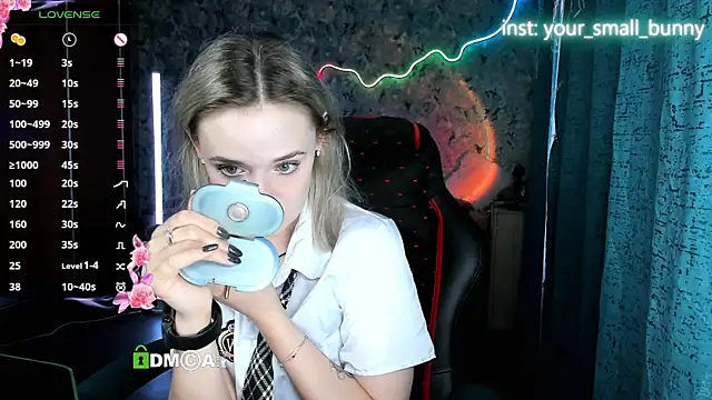 Snapshot of Your_small_bunny chatting on August 2, 2026, 2:10 am Your small bunny online show from August 2, 2026, 2:10 am