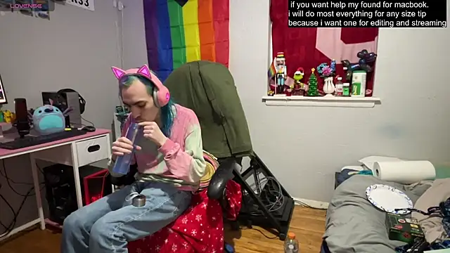 tallnerdyguy online show from March 12, 2025, 1:36 am