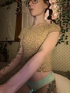 Snapshot of dreamteemergirl chatting on February 7, 2026, 1:42 am dreamteemergirl online show from February 7, 2026, 1:42 am