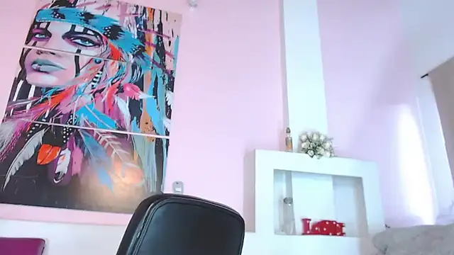 Snapshot of lunoxx_ chatting on February 23, 2025, 6:12 pm lunoxx online show from February 23, 2025, 6:12 pm