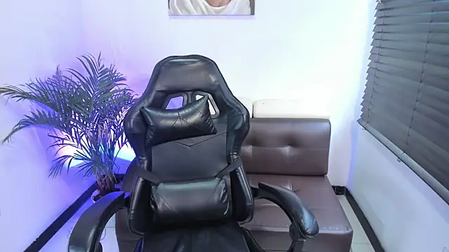 Snapshot of lunoxx_ chatting on November 14, 2025, 4:49 pm lunoxx online show from November 14, 2025, 4:49 pm