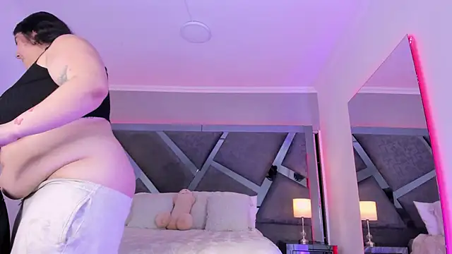 Snapshot of AmberiniHoffman chatting on February 11, 2025, 12:05 pm AmberiniHoffman online show from February 11, 2025, 12:05 pm