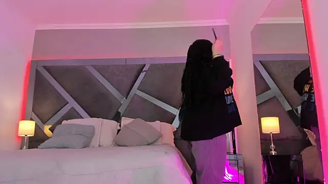 Snapshot of AmberiniHoffman chatting on March 8, 2025, 11:48 am AmberiniHoffman online show from March 8, 2025, 11:48 am