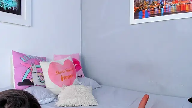 Snapshot of naughtyloverss chatting on December 17, 2024, 7:37 pm naughtyloverss online show from December 17, 2024, 7:37 pm