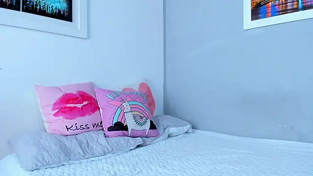 Snapshot of naughtyloverss chatting on December 20, 2024, 6:02 pm naughtyloverss online show from December 20, 2024, 6:02 pm