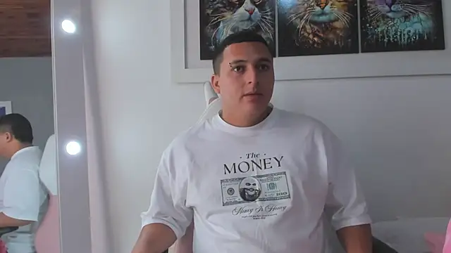 Snapshot of naughtyloverss chatting on December 26, 2024, 2:27 pm naughtyloverss online show from December 26, 2024, 2:27 pm