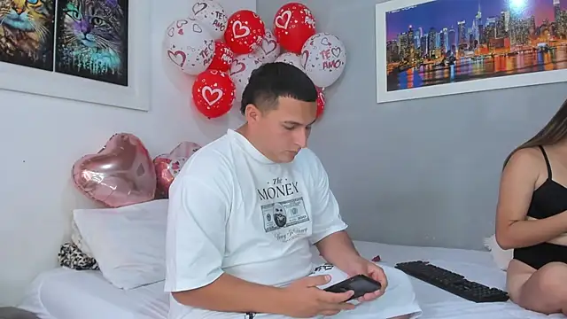 Snapshot of naughtyloverss chatting on February 14, 2025, 4:52 pm naughtyloverss online show from February 14, 2025, 4:52 pm