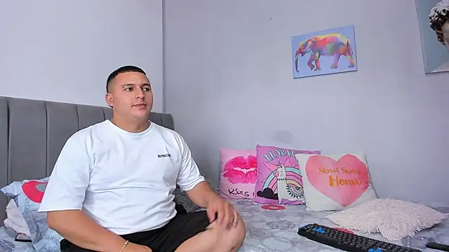 Snapshot of naughtyloverss chatting on November 3, 2025, 4:30 pm naughtyloverss online show from November 3, 2025, 4:30 pm