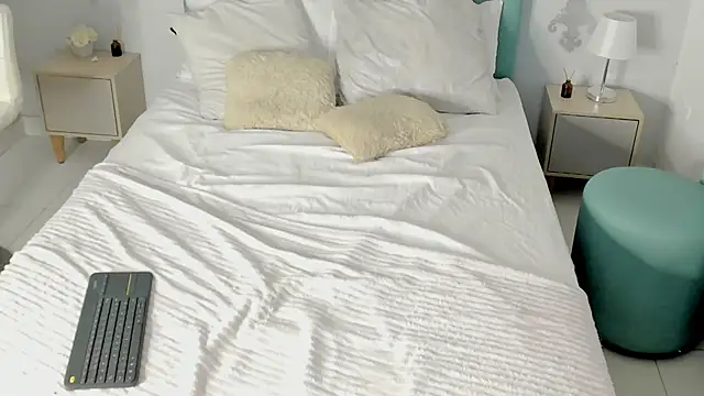 Snapshot of Khenta_Michells chatting on January 23, 2025, 10:43 am Khenta Michells online show from January 23, 2025, 10:43 am