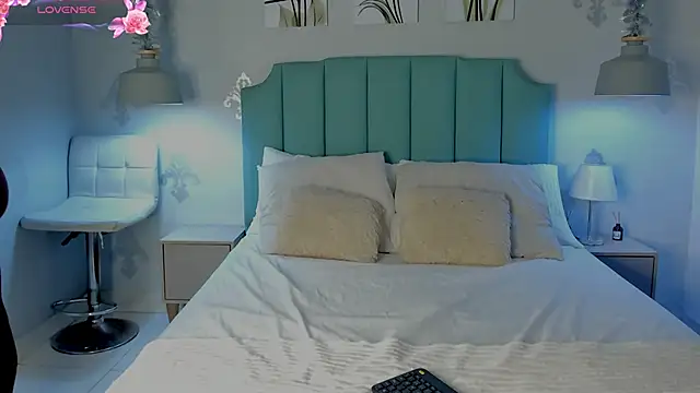 Snapshot of Khenta_Michells chatting on February 12, 2025, 10:35 am Khenta Michells online show from February 12, 2025, 10:35 am