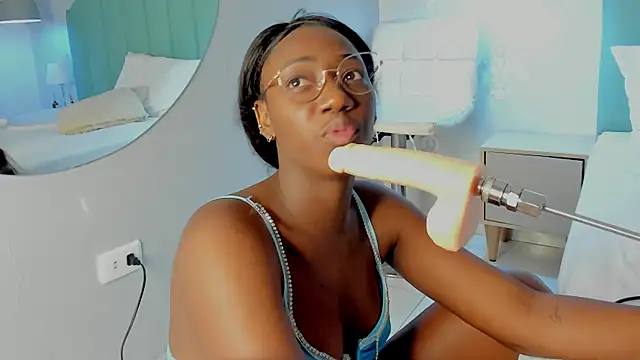 Snapshot of Khenta_Michells chatting on February 27, 2025, 4:21 pm Khenta Michells online show from February 27, 2025, 4:21 pm