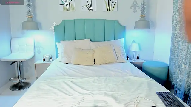 Snapshot of Khenta_Michells chatting on March 2, 2025, 1:49 pm Khenta Michells online show from March 2, 2025, 1:49 pm