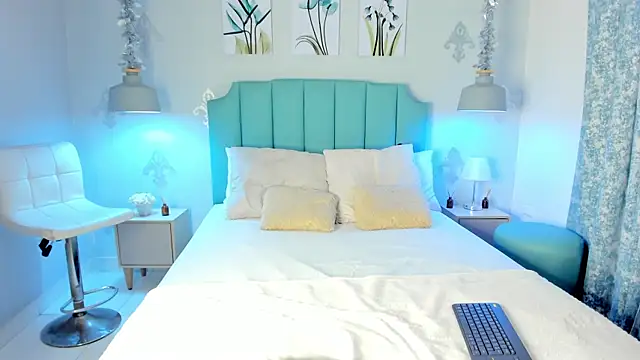 Snapshot of Khenta_Michells chatting on March 18, 2025, 11:08 am Khenta Michells online show from March 18, 2025, 11:08 am