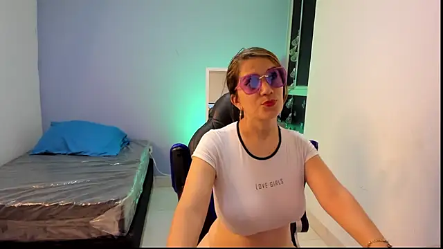 gwen ashly online show from February 27, 2025, 6:53 pm