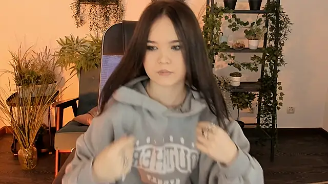 Elainebeness online show from December 14, 2025, 10:25 pm