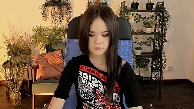 Elainebeness online show from December 16, 2025, 7:08 pm