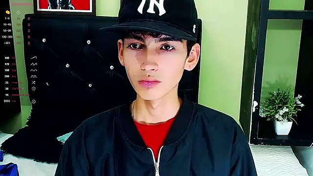 Snapshot of ttimy_x_boy chatting on January 13, 2025, 1:34 am ttimy x boy online show from January 13, 2025, 1:34 am