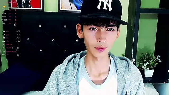 Snapshot of ttimy_x_boy chatting on January 13, 2025, 8:04 pm ttimy x boy online show from January 13, 2025, 8:04 pm