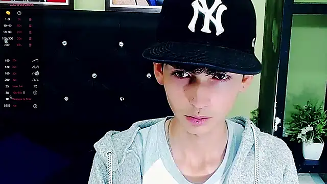 Snapshot of ttimy_x_boy chatting on January 13, 2025, 11:06 pm ttimy x boy online show from January 13, 2025, 11:06 pm