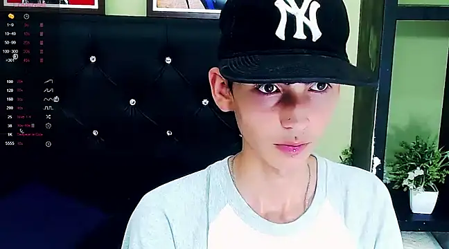 Snapshot of ttimy_x_boy chatting on January 14, 2025, 2:08 am ttimy x boy online show from January 14, 2025, 2:08 am