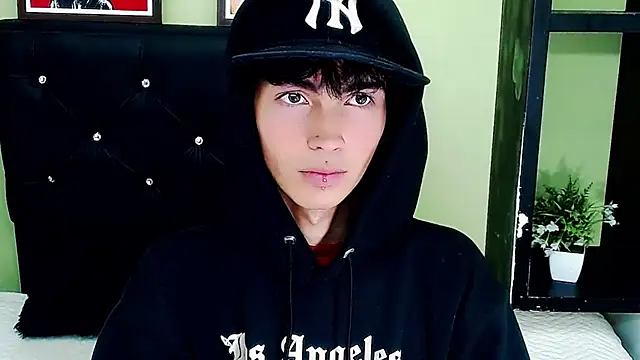 Snapshot of ttimy_x_boy chatting on January 16, 2025, 10:02 pm ttimy x boy online show from January 16, 2025, 10:02 pm