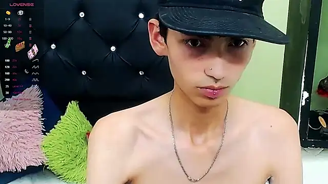 Snapshot of ttimy_x_boy chatting on January 21, 2025, 2:43 am ttimy x boy online show from January 21, 2025, 2:43 am